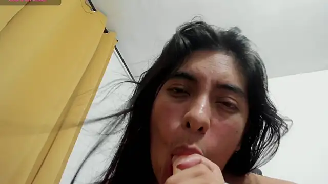 Snapshot of miss_eylens chatting on 05-12-26, 08:33 miss eylens online show from 05-12-26, 08:33