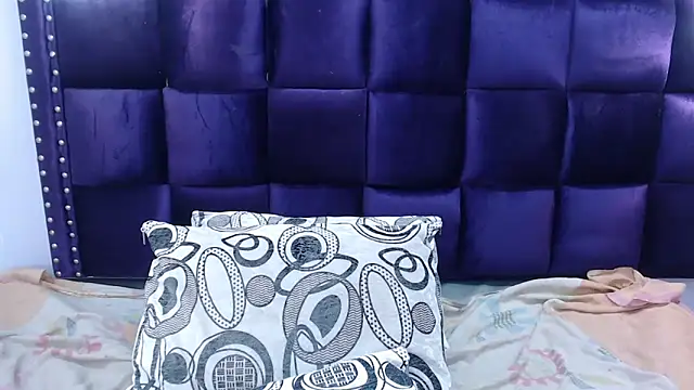 LindaKardi online show from 09-27-25, 04:23