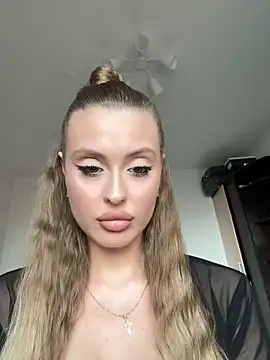 Snapshot of Sweet__Milly chatting on 05-21-26, 11:06 Sweet Milly online show from 05-21-26, 11:06