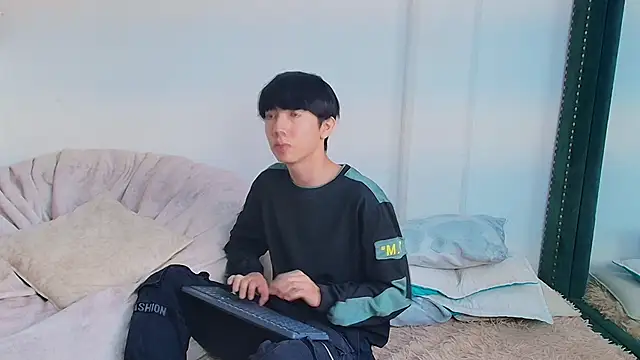 Levii Ackermann online show from 03-07-25, 03:28