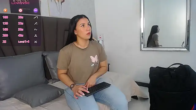 Snapshot of Sofi_Perez_ chatting on 05-25-26, 11:16 Sofi Perez online show from 05-25-26, 11:16