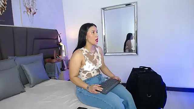 Snapshot of Sofi_Perez_ chatting on 06-07-26, 11:14 Sofi Perez online show from 06-07-26, 11:14