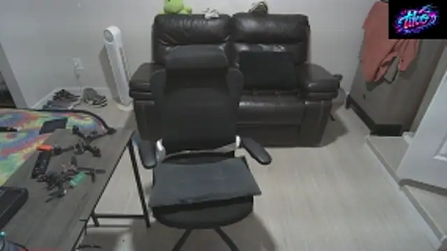 Zander823 online show from 04-17-26, 05:32