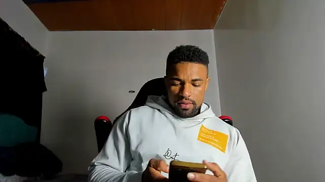 Snapshot of estebanlobo- chatting on 10-02-25, 11:23 estebanlobo- online show from 10-02-25, 11:23