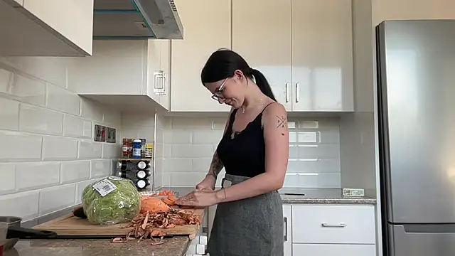 RoxiBlack online show from 11-10-25, 07:40