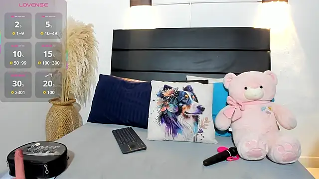 Julieta Coopeer  online show from 02-16-26, 10:44