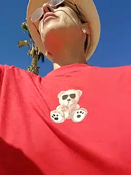 Snapshot of blondyruby chatting on 09-14-25, 10:03 blondyruby online show from 09-14-25, 10:03