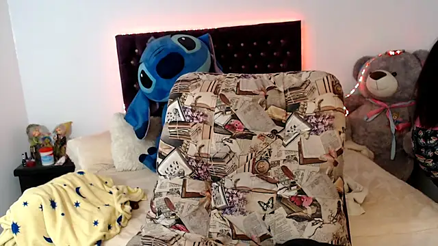 Snapshot of Lorenahot_06 chatting on 07-14-26, 04:56 Lorenahot 06 online show from 07-14-26, 04:56