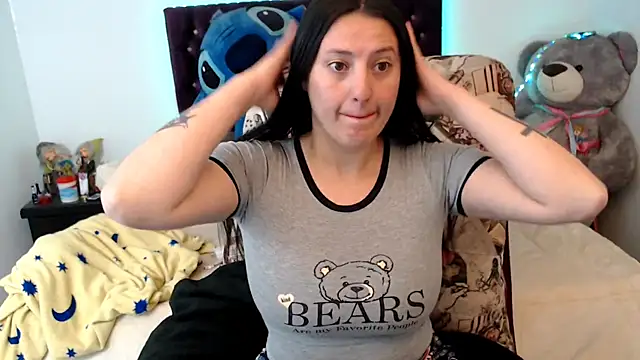 Snapshot of Lorenahot_06 chatting on 07-15-26, 06:35 Lorenahot 06 online show from 07-15-26, 06:35