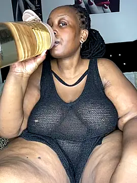 MsWhiteChocolatte online show from 10-07-25, 09:17