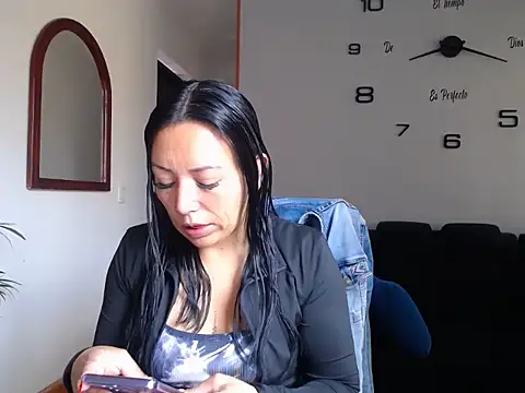 Laura martin  online show from 02-25-26, 01:21