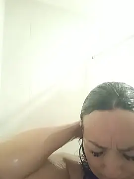 Snapshot of Laura_martin_ chatting on 06-19-26, 10:30 Laura martin online show from 06-19-26, 10:30