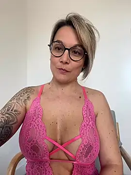 Snapshot of marinella07 chatting on 03-06-25, 08:19 marinella07 online show from 03-06-25, 08:19