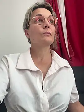Snapshot of marinella07 chatting on 10-22-25, 11:10 marinella07 online show from 10-22-25, 11:10
