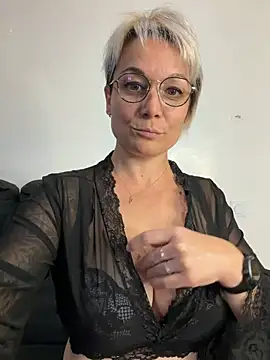 Snapshot of marinella07 chatting on 06-12-26, 07:40 marinella07 online show from 06-12-26, 07:40