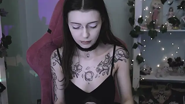 Snapshot of prettybones chatting on 06-10-26, 09:14 prettybones online show from 06-10-26, 09:14