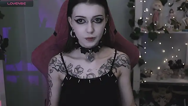 Snapshot of prettybones chatting on 06-19-26, 09:40 prettybones online show from 06-19-26, 09:40