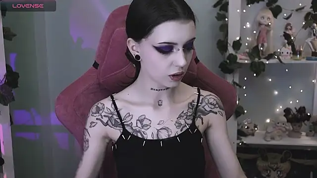 Snapshot of prettybones chatting on 06-22-26, 09:45 prettybones online show from 06-22-26, 09:45