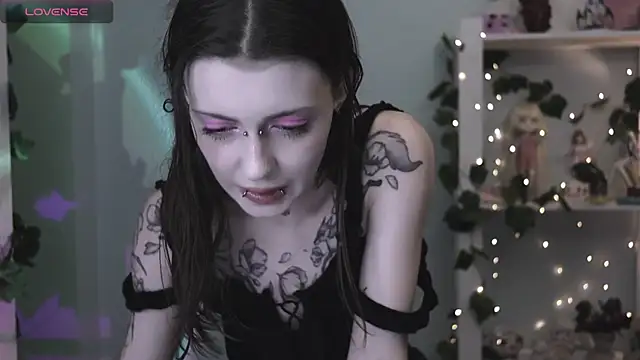 Snapshot of prettybones chatting on 06-24-26, 10:09 prettybones online show from 06-24-26, 10:09