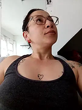 emilypoppy3 online show from 05-23-26, 12:42