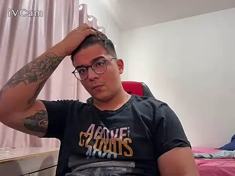 Snapshot of Thickdick6905 chatting on 11-08-25, 05:45 Thickdick6905 online show from 11-08-25, 05:45