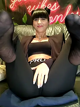 Snapshot of Melody87 chatting on 10-12-25, 03:11 Melody87 online show from 10-12-25, 03:11