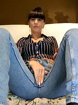 Snapshot of Melody87 chatting on 10-27-25, 07:29 Melody87 online show from 10-27-25, 07:29