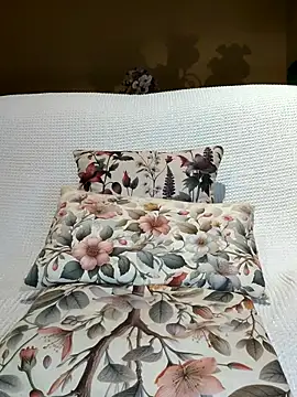 Snapshot of Melody87 chatting on 11-20-25, 08:08 Melody87 online show from 11-20-25, 08:08