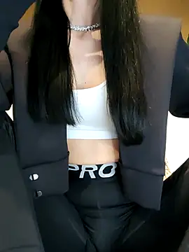 Snapshot of Melody87 chatting on 02-18-26, 04:25 Melody87 online show from 02-18-26, 04:25