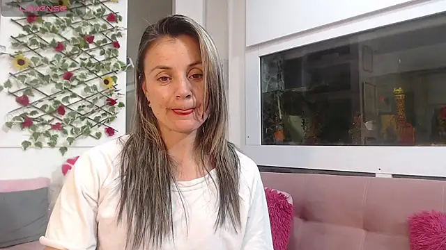 Snapshot of sweetfantasyy69 chatting on 03-21-25, 03:33 sweetfantasyy69 online show from 03-21-25, 03:33