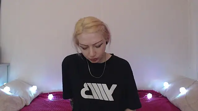 Snapshot of Emily_hardcore chatting on 07-01-26, 10:31 Emily hardcore online show from 07-01-26, 10:31