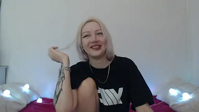 Snapshot of Emily_hardcore chatting on 07-15-26, 10:37 Emily hardcore online show from 07-15-26, 10:37