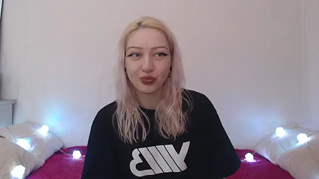 Snapshot of Emily_hardcore chatting on 07-16-26, 09:10 Emily hardcore online show from 07-16-26, 09:10