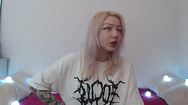Snapshot of Emily_hardcore chatting on 07-18-26, 09:07 Emily hardcore online show from 07-18-26, 09:07