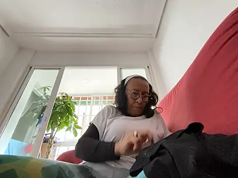 sweeviolet online show from 01-27-25, 12:37