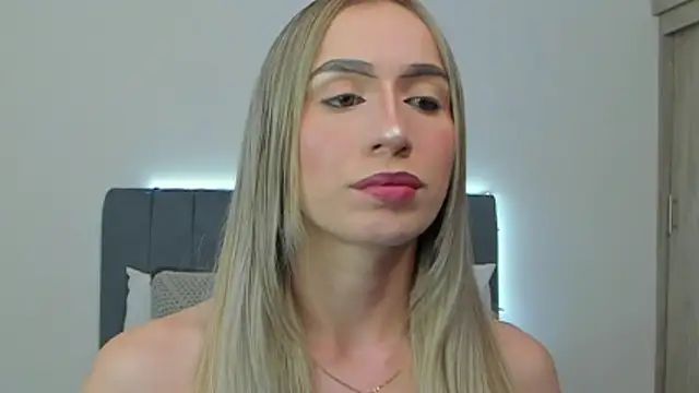 Snapshot of im_sarah34 chatting on 05-09-26, 03:01 im sarah34 online show from 05-09-26, 03:01