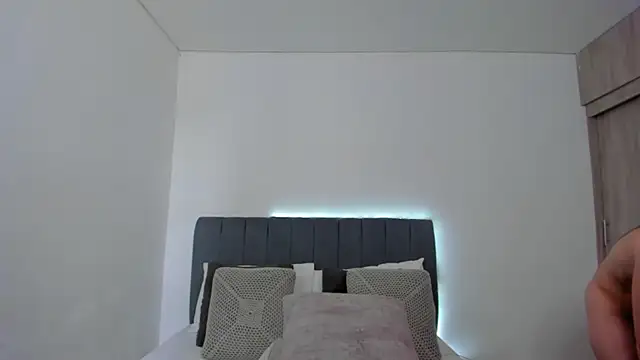 Snapshot of im_sarah34 chatting on 05-12-26, 05:32 im sarah34 online show from 05-12-26, 05:32