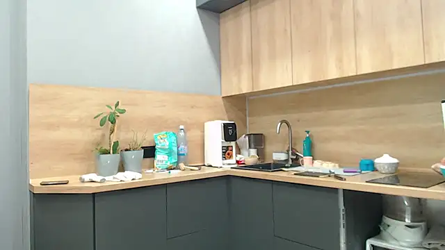 Crazyy girl  online show from 05-20-26, 02:23