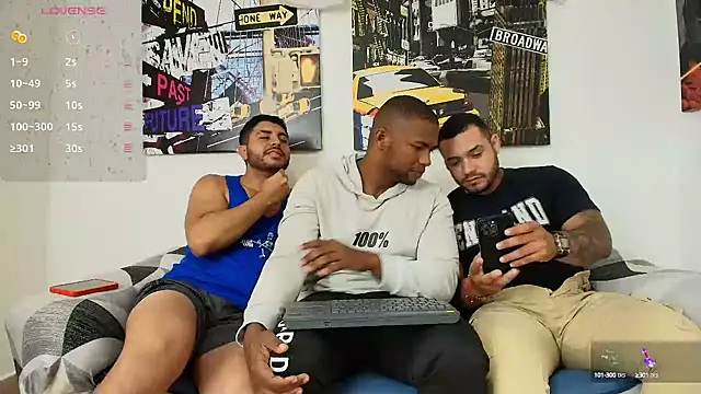 Snapshot of hott_dicks chatting on 12-31-24, 01:41 hott dicks online show from 12-31-24, 01:41