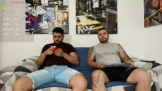 Snapshot of hott_dicks chatting on 01-03-25, 01:36 hott dicks online show from 01-03-25, 01:36