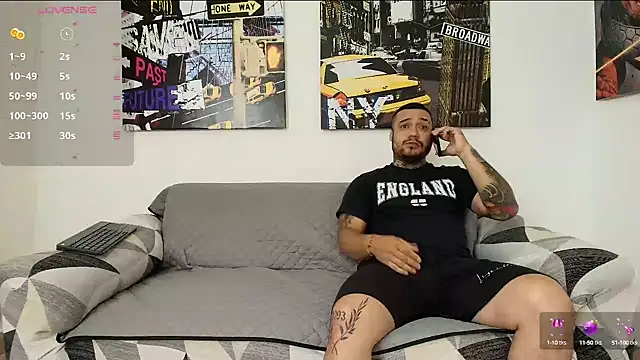 Snapshot of hott_dicks chatting on 01-15-25, 01:52 hott dicks online show from 01-15-25, 01:52