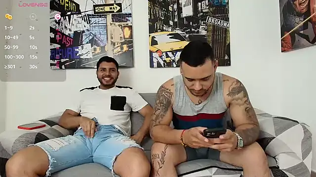 Snapshot of hott_dicks chatting on 01-21-25, 03:26 hott dicks online show from 01-21-25, 03:26