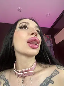 Molly  Moon online show from 10-31-25, 02:34