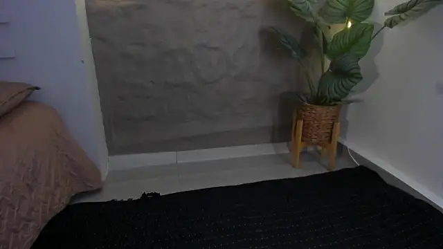 Snapshot of Isa__Blanc chatting on 01-11-25, 03:02 Isa Blanc online show from 01-11-25, 03:02