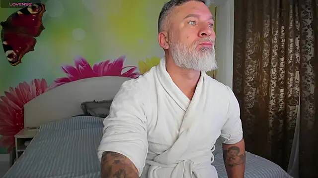 BlowMyXXL online show from 12-18-25, 06:52