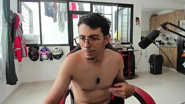 MauroD17 online show from 04-11-26, 03:27