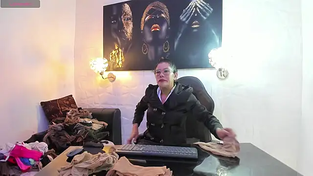 miss lucero1 online show from 11-09-25, 02:21