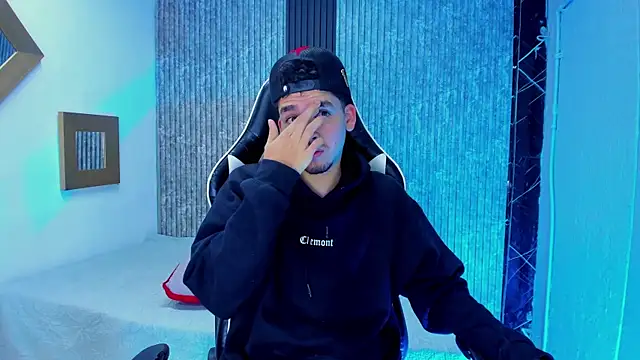 Mike 0233  online show from 01-06-26, 04:49