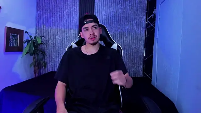 Mike 0233  online show from 02-08-26, 04:38