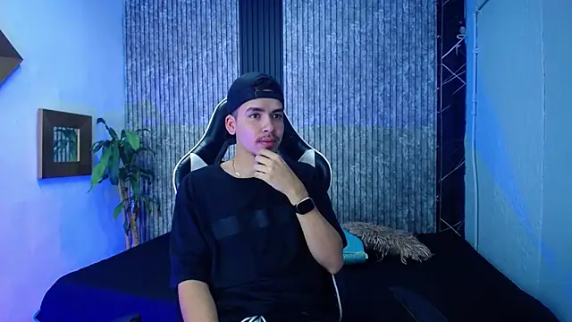 Mike 0233  online show from 02-10-26, 04:27